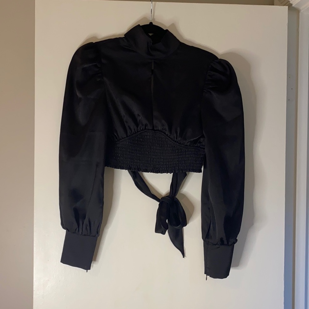 Keyhole Puff Sleeve Open Back Top